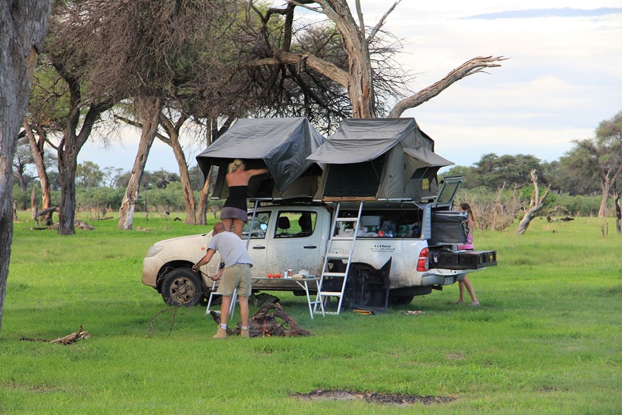 Toyota hilux with two rooftents